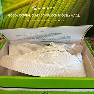 New in box Cariuma Salvas Size 8 womens or 6.5 mens